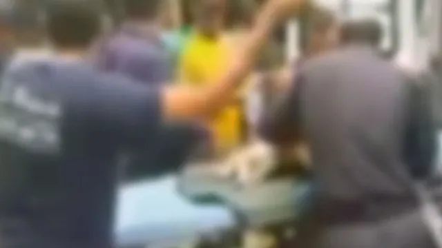 Imagem ilustrativa da notícia Vídeo: mulher com bebê no colo é atropelada em Belém