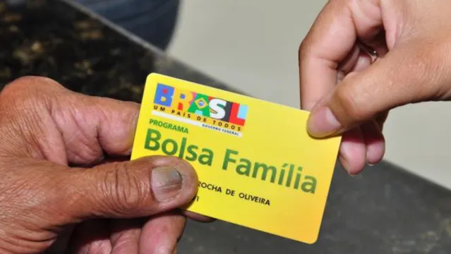Imagem ilustrativa da notícia Cartões do Auxílio Brasil serão usados no Bolsa Família 