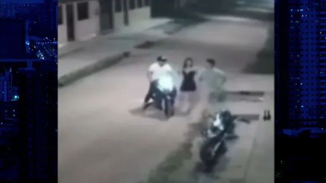 Imagem ilustrativa da notícia Vídeo: ex agride a mulher e o atual em rua de Mãe do Rio
