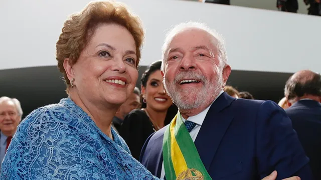 Imagem ilustrativa da notícia “Um momento forte pra mim”, diz Dilma ao voltar ao Planalto