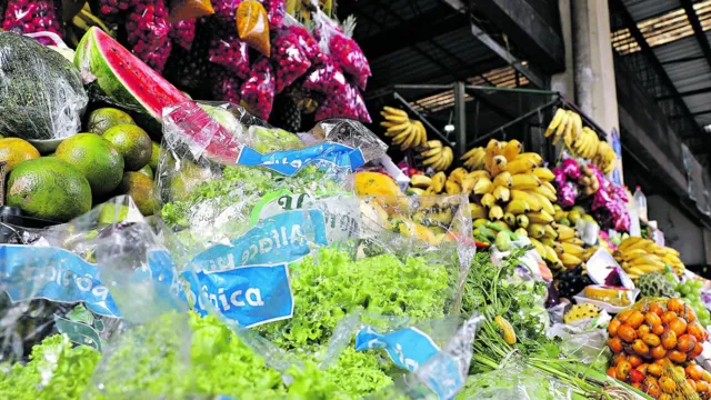 Imagem ilustrativa da notícia Com alta nos hortifrutis nas feiras, o jeito é pechinchar