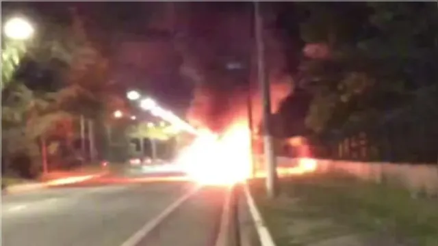 Imagem ilustrativa da notícia Vídeo: veículo pega fogo próximo ao Aeroporto de Belém