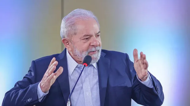 Imagem ilustrativa da notícia Lula terá que poupar voz e evitar discursos após cirurgia