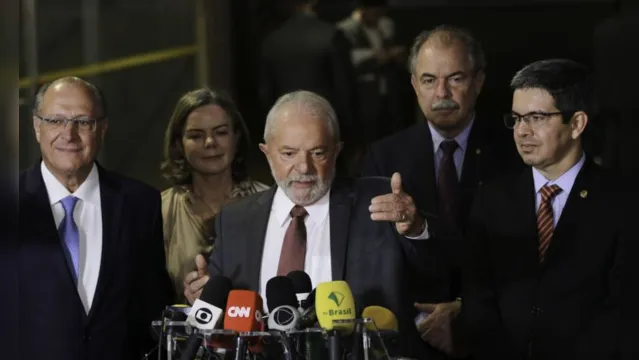 Imagem ilustrativa da notícia Lula deve (re)criar 8 ministérios a mais que Bolsonaro