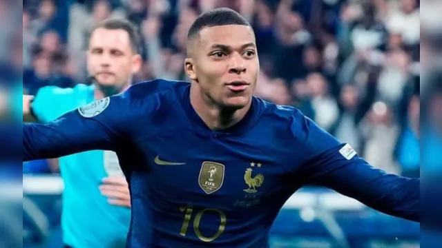 Imagem ilustrativa da notícia Mbappé brilha, França bate Dinamarca e é 1ª classificada