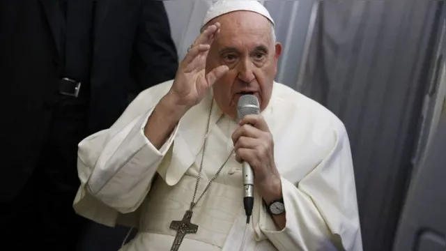 Imagem ilustrativa da notícia Papa critica 'fome de riqueza e poder" durante
Missa do Galo