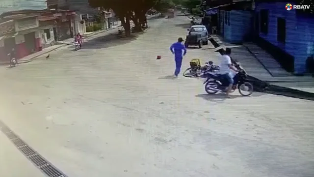 Imagem ilustrativa da notícia Vídeo mostra idoso atropelado por micro-ônibus em Cametá