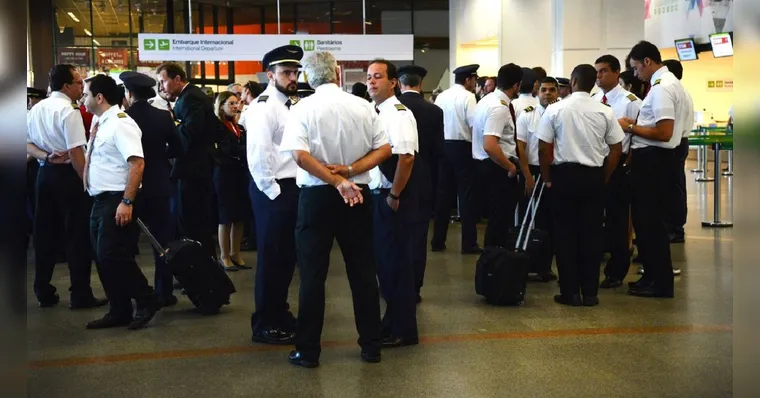 Imagem ilustrativa da notícia Aeronautas aceitam proposta e encerram greve após assembleia
