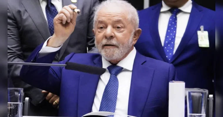 Imagem ilustrativa da notícia "Chorei", diz petista que deu caneta usada por Lula na posse