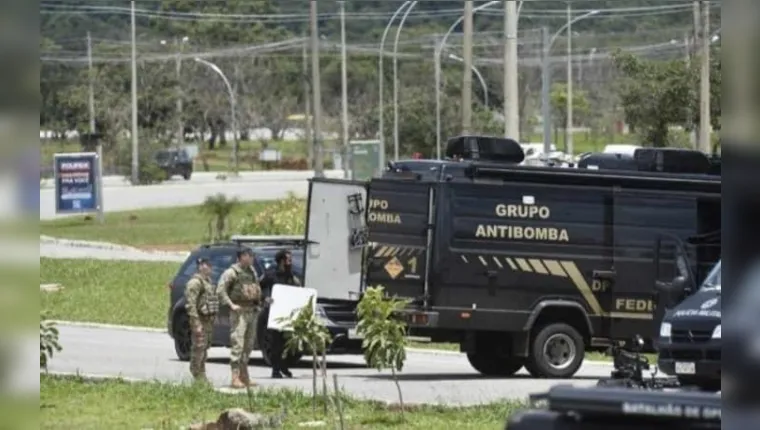 Imagem ilustrativa da notícia Bomba encontrada no aeroporto causa tensão em Brasília