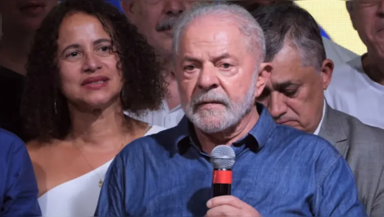 Imagem ilustrativa da notícia Lula é internado para retirar lesão na laringe em São Paulo