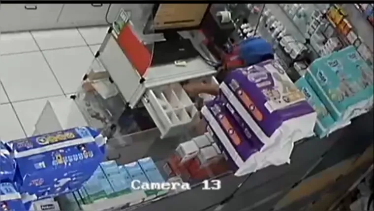 Imagem ilustrativa da notícia Vídeo: funcionários de farmácia em Ananindeua são roubados