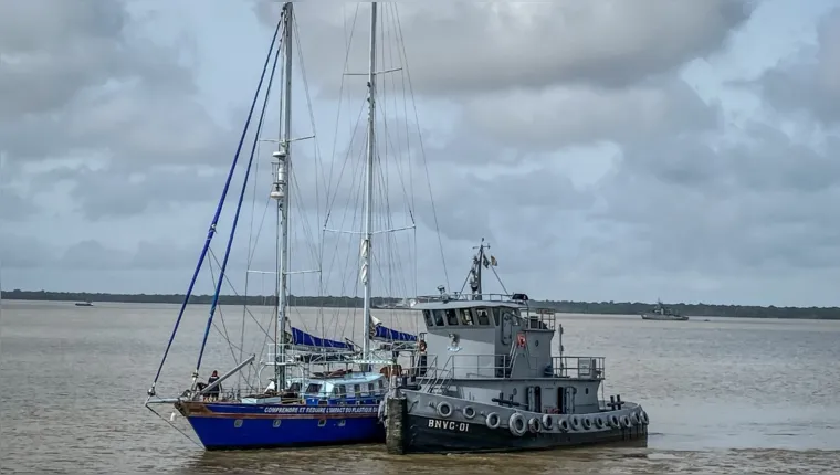 Imagem ilustrativa da notícia Marinha resgata tripulação de veleiro francês no Pará