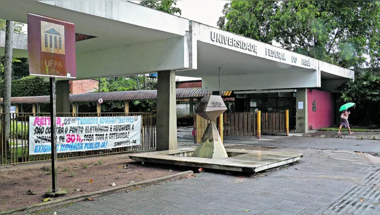 Imagem ilustrativa da notícia Bloqueios de Bolsonaro quebram universidades no Pará