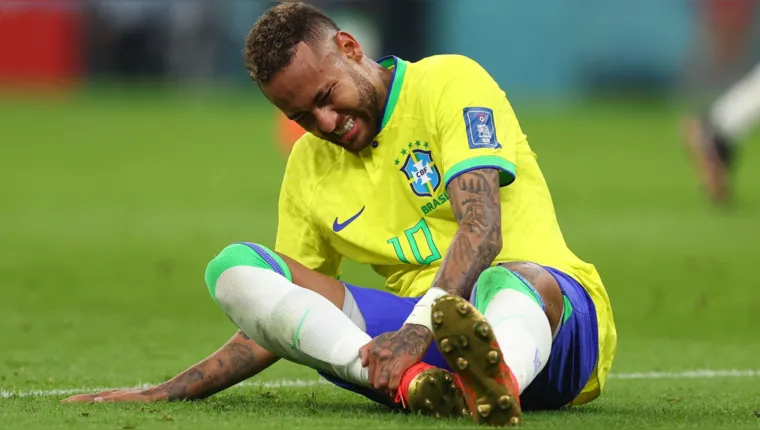 Imagem ilustrativa da notícia Neymar chora com dores e preocupa Seleção após jogo