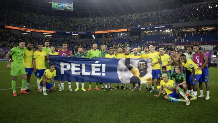 Imagem ilustrativa da notícia Vídeo: jogadores homenageiam Pelé após goleada do Brasil