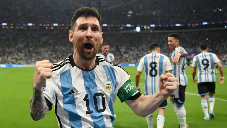 Imagem ilustrativa da notícia Com golaço de Messi, Argentina vence o México e segue viva 