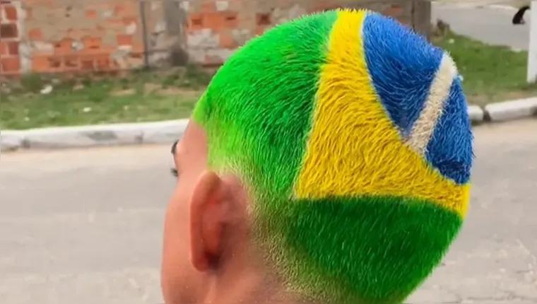 Imagem ilustrativa da notícia Barbeiro cria penteado com bandeira do Brasil e faz sucesso