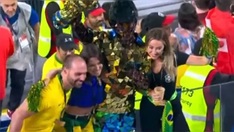 Imagem ilustrativa da notícia Vídeo: Eduardo Bolsonaro é flagrado em estádio do Catar
