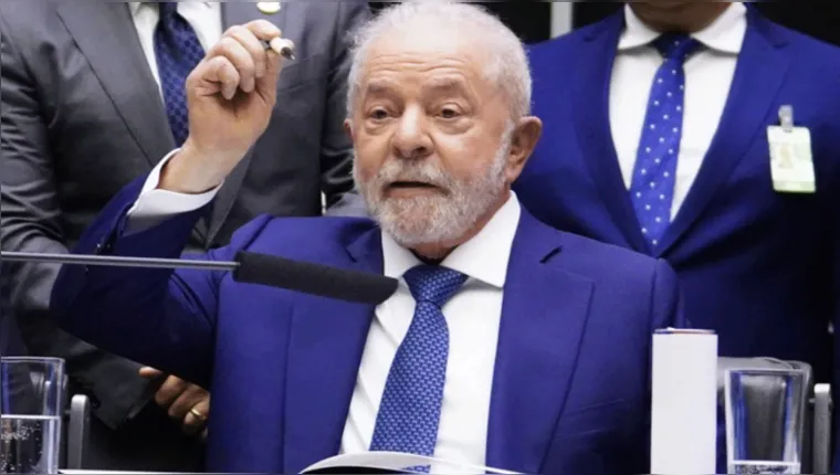 Imagem ilustrativa da notícia "Chorei", diz petista que deu caneta usada por Lula na posse