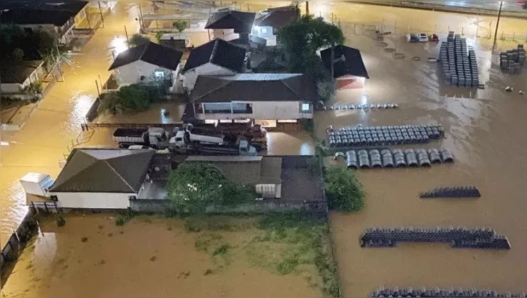 Imagem ilustrativa da notícia Lula se solidariza com estados atingidos por chuvas