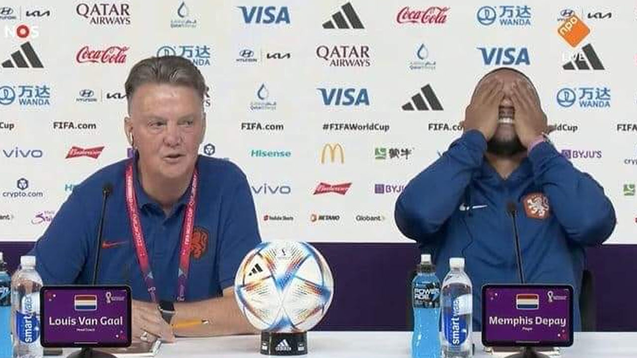 Van Gaal responde a Di Maria: "A gente se beija na boca"