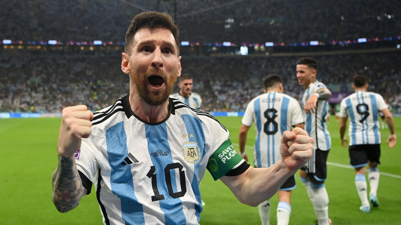 Com golaço de Messi, Argentina vence o México e segue viva 