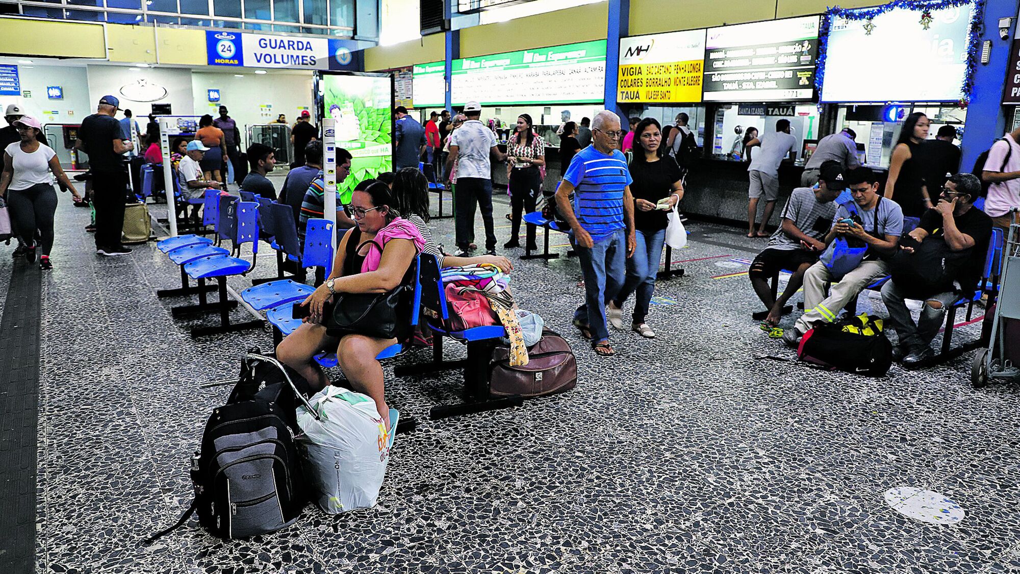 Terminal rodoviário de Belém espera 16