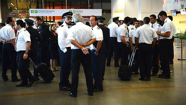 Greve de aeronautas tem atrasos e cancelamentos no 2º dia