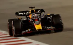 Max Verstappen larga na pole na primeira corrida da temporada