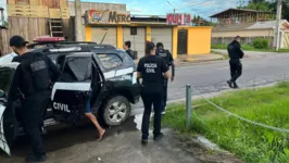 A mãe da vítima e mais dois homens foram presos pelo crime.