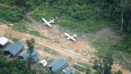 A atividade garimpeira na Amazônia usa as pistas de pouso clandestinas para escoar produção por via aérea.