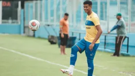 Com nome de lenda do clube, zagueiro Iarley diz que está realizando um sonho ao assinar contrato profissional com o Papão.