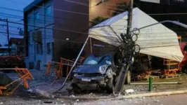 O acidente ocorreu por volta das 5h30, na Avenida Xingu, considerada como uma das principais avenidas da cidade