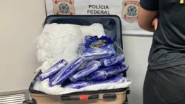 Drogas estavam escondidas em malas despachadas em voo vindo de Manaus