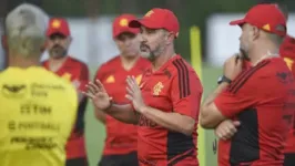 Treinador português não tem conseguido bons resultados em seu trabalho à frente do Flamengo.