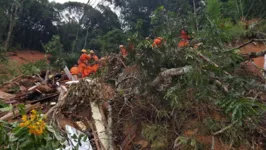 Chuvas intensas provocaram deslizamentos, alagamentos e rastro de destruição na cidade histórica