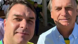 Flavio e Jair Bolsonaro.