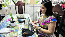 Alice sempre gostou de estudar apesar de não ter muito material em braille.