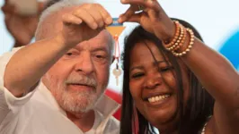 O presidente Luiz Inácio Lula da Silva, participa do lançamento do novo programa Minha Casa, Minha Vida, e entrega moradias em Santo Amaro (BA).