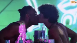 Gabriel beijou Fred Nicácio na primeira festa do BBB23
