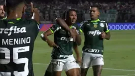 Lance inusitado no segundo gol do Palmeiras em jogo contra o Santos foi protagonizado pelo atacante paraense Rony