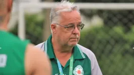 Técnico Josué Teixeira segue no comando da Águia.