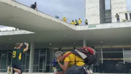 Terroristas bolsonaristas invadiram e depredaram os prédios do Congresso Nacional, do Palácio do Planalto e do Surpremo Tribunal Federal.