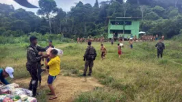 Força Aérea leva alimentos ao povo Yanomami