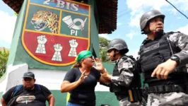 Momento da retirada dos manifestantes