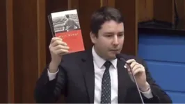 O parlamentar, que sempre defendeu o ex-presidente Bolsonaro, afirmou que o livro de Hitler, ‘Mein Kampf’ deveria guia as ações na Assembleia Legislativa.