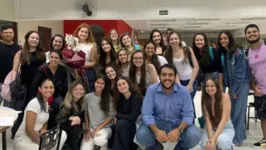 A estudante Patrícia Linares recebeu homenagem dos colegas de turma