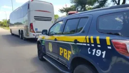 A criança de 13 anos se encontrava desacompanhada em ônibus de viagem rumo a Goiás.