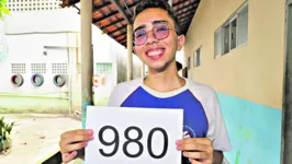 Luiz Roberto Gonzalez, 17 anos, alcançou 980 pontos na redação. Ele cursou todo ensino médio na Escola Estadual Albanízia de Oliveira Lima, no bairro do Marco